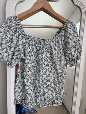 Max Studio Cream Top with Blue Floral Print and Puff Sleeves